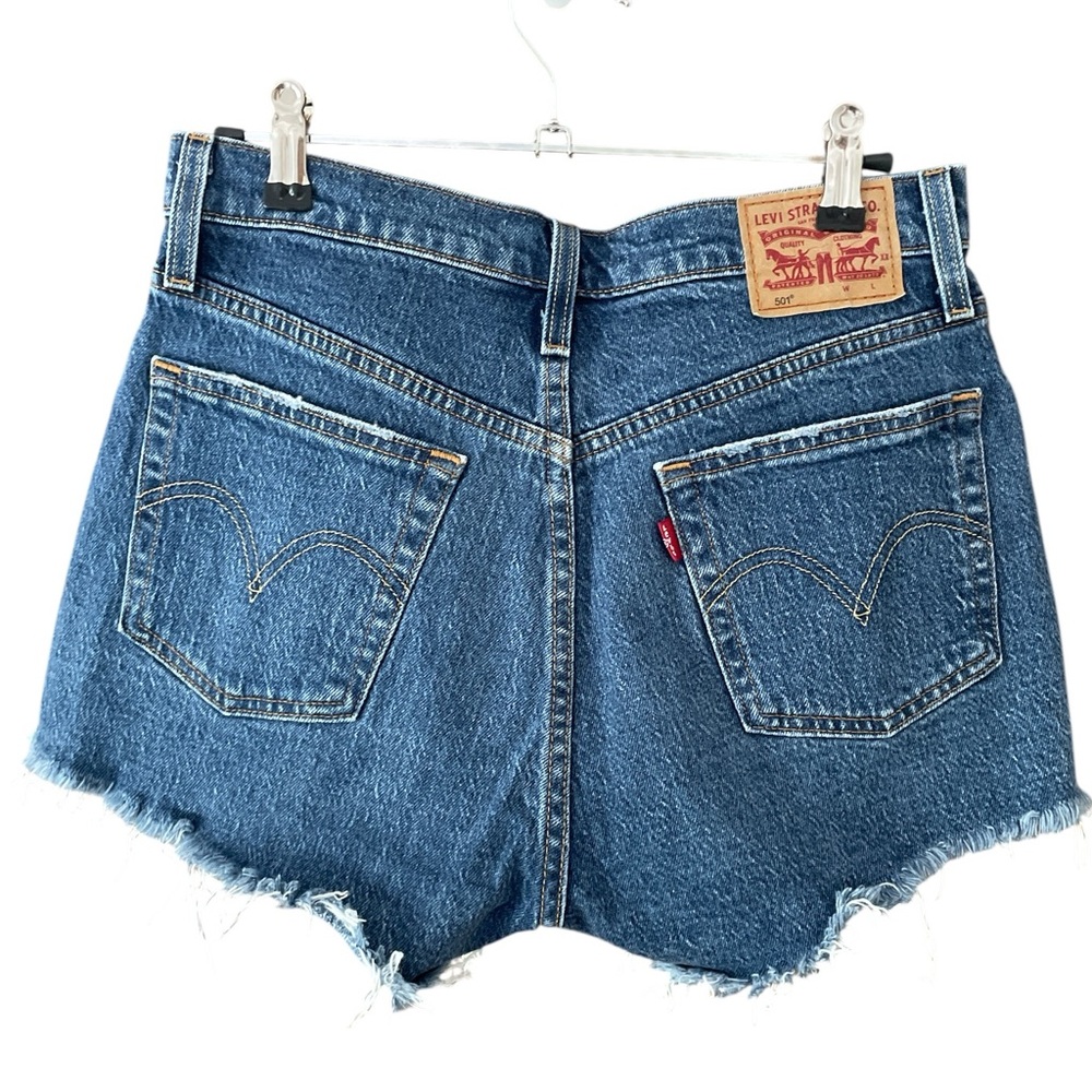 LEVI’S Women's High Rise Button Fly Jean Shorts dark wash, size W27 Classic